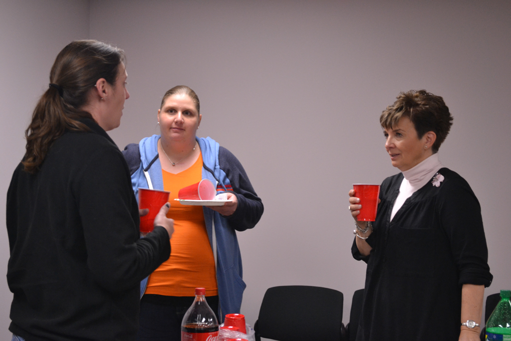 Irena talking with 2 female students while having refreshments